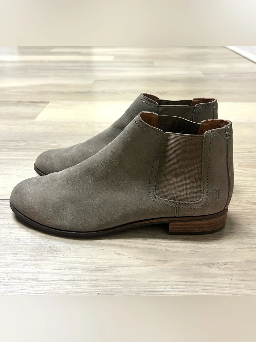 Frye Ankle Booties Chelsea Suede Women Sz 9M Taupe Pull On Boots Boho Minimalist